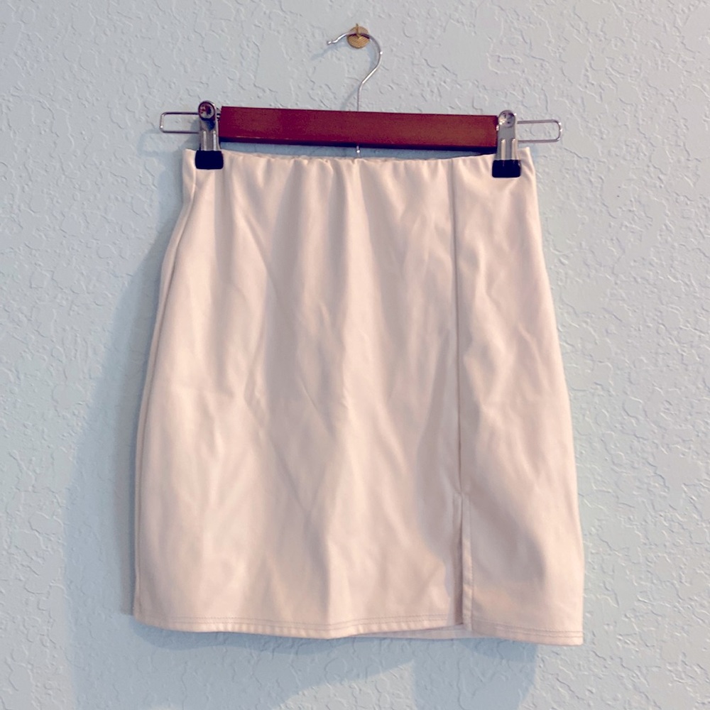 NWOT - ‘Better Be’ Leather White Skirt